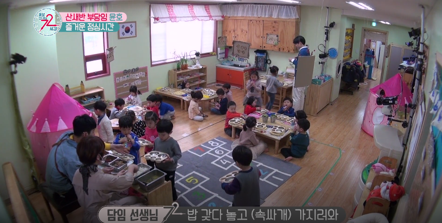 유치원에 온지 3일밖에 안되서 애착 물건 가지고 다니는 꼬마 애기.JPG | 인스티즈