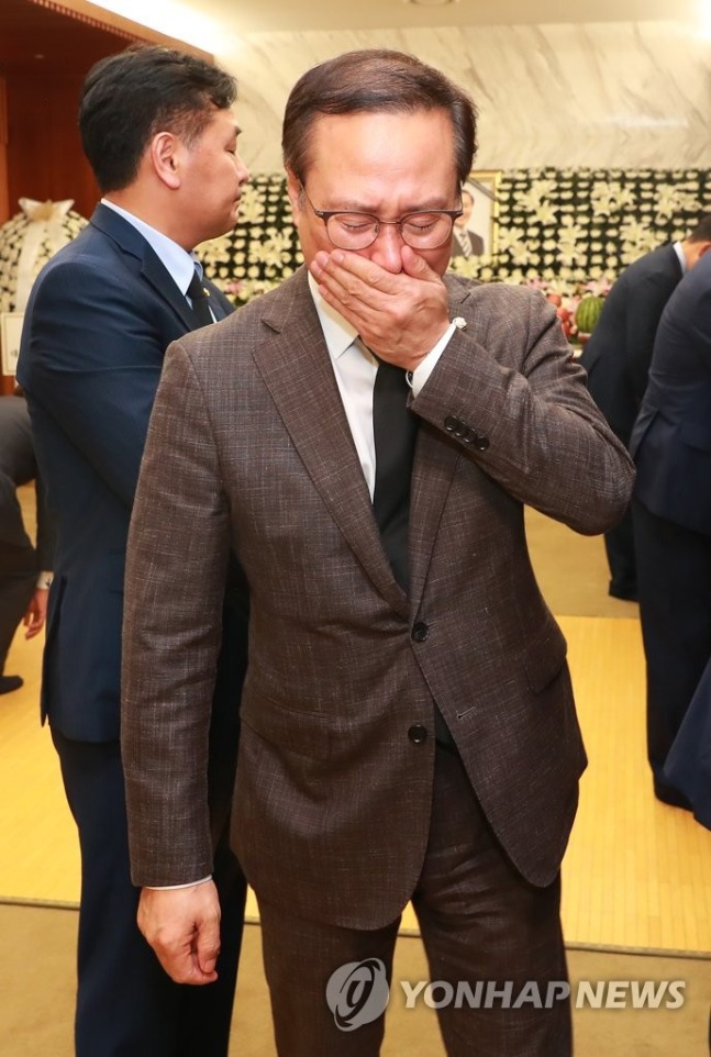 노회찬 의원 빈소에서 오열하는 김성태 홍영표 원내대표 | 인스티즈