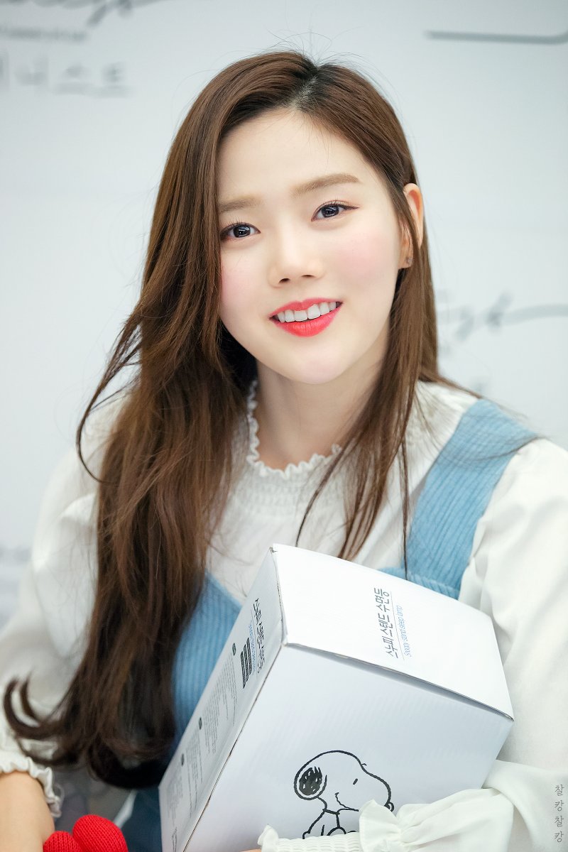 폭죽에 놀랐다가 다시 미소를 찾는 오마이걸 효정.gif | 인스티즈