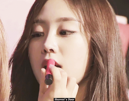 립스틱 바르는 러블리즈 지수.gif | 인스티즈