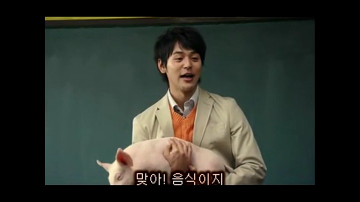 반에서 돼지를 키워 잡아먹자는 영화...jpg | 인스티즈