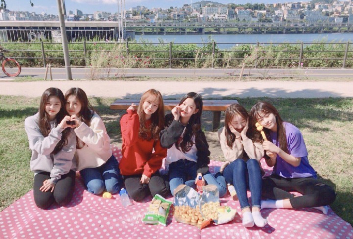 오늘 한강에 피크닉 나온 아이즈원(IZ*ONE) 단체샷 | 인스티즈