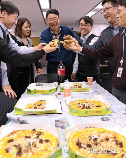 문재인대통령이 피자 쏜다!!!쏜다!!!쏜다!!! | 인스티즈