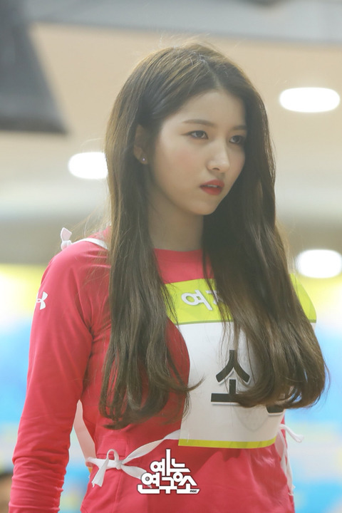 볼링치는 여자친구 엄지와 소원.jpg | 인스티즈