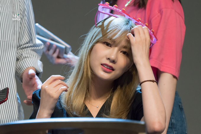 [에이핑크] 아몬드 초콜릿이 먹고싶어서 하영이 | 인스티즈