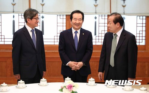 문재인 대통령님과 5부 인사 오찬.jpg | 인스티즈