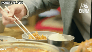 양요섭 김치찌개 먹방.GIF | 인스티즈