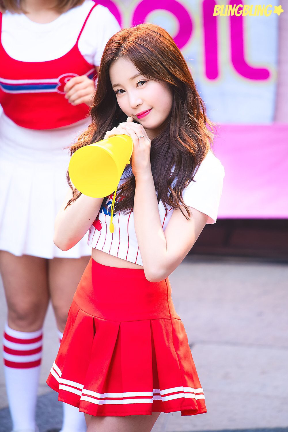 [에이프릴] 일 하다가 잠깐 쉬는 시간이 되서 채경이 | 인스티즈