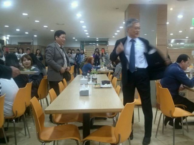 넥타이 매는 걸 싫어한다는 문재인 대통령 | 인스티즈