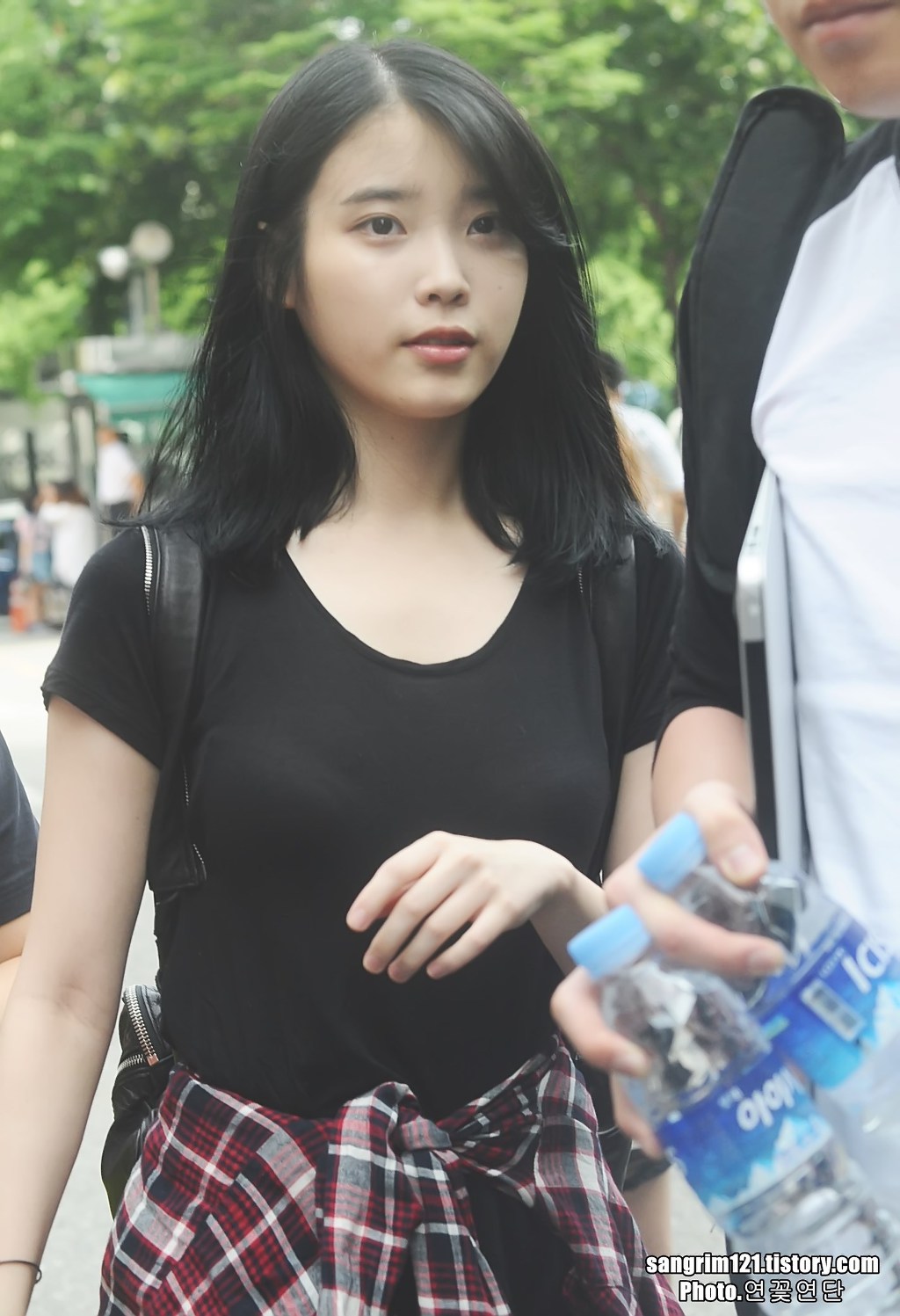 아이유 출근길 | 인스티즈