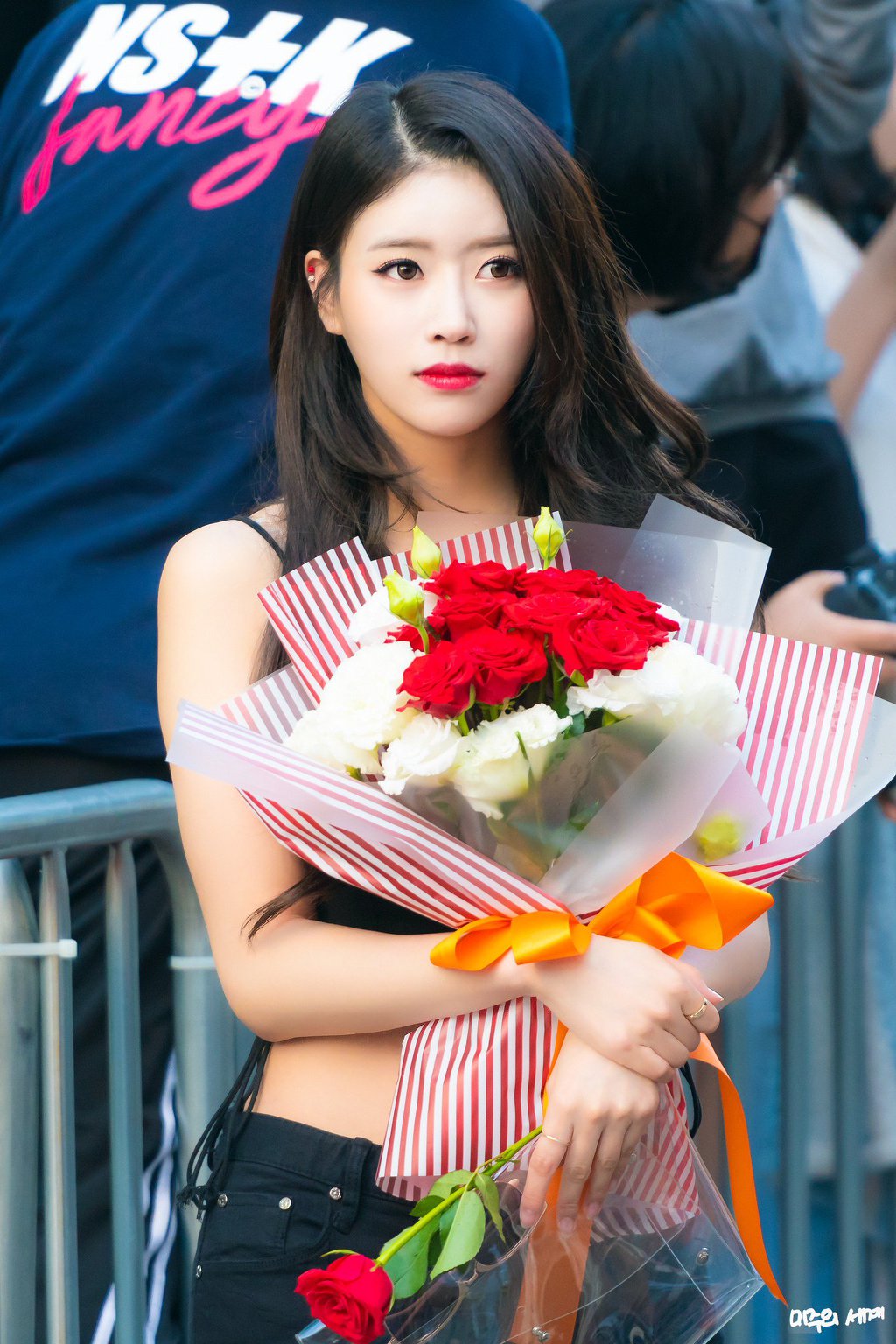 러블리즈 미주의 역대 출근길 모습 중에 최고 레전드 날.jpgif | 인스티즈