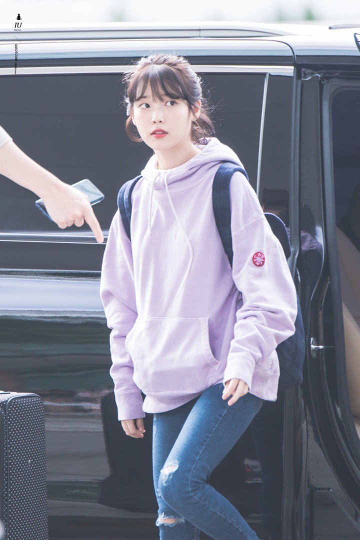 아이유 2017년 대학생룩 모음.jpg | 인스티즈