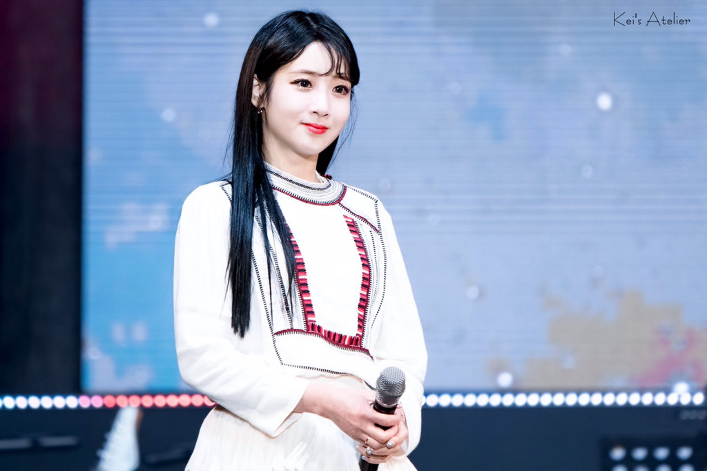 [러블리즈] 아침부터 조금 쌀쌀한 날씨인 것 같아서 지애 | 인스티즈