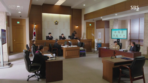 [이판사판] 감정적으로 법정에서 날뛰는 여주 판사 캐릭터.jpg | 인스티즈