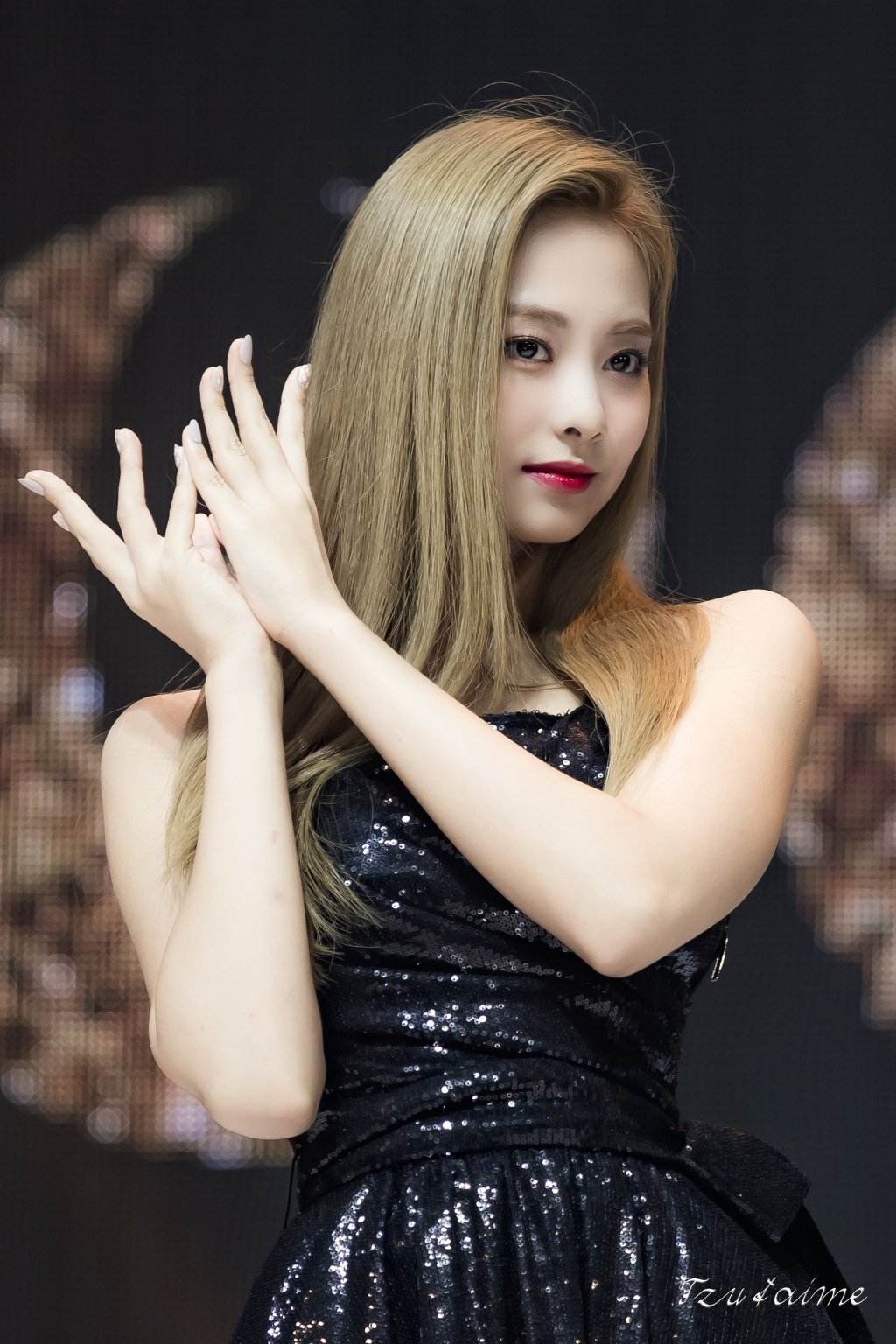 어제 신곡 쇼케이스 쯔위.jpg | 인스티즈