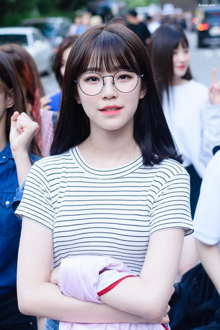 언니들 괴롭히는 막내.gif (프로미스나인) | 인스티즈