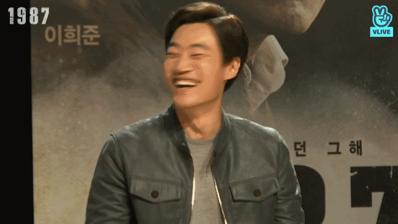 행복하게 넘어지는 이희준.GIF | 인스티즈