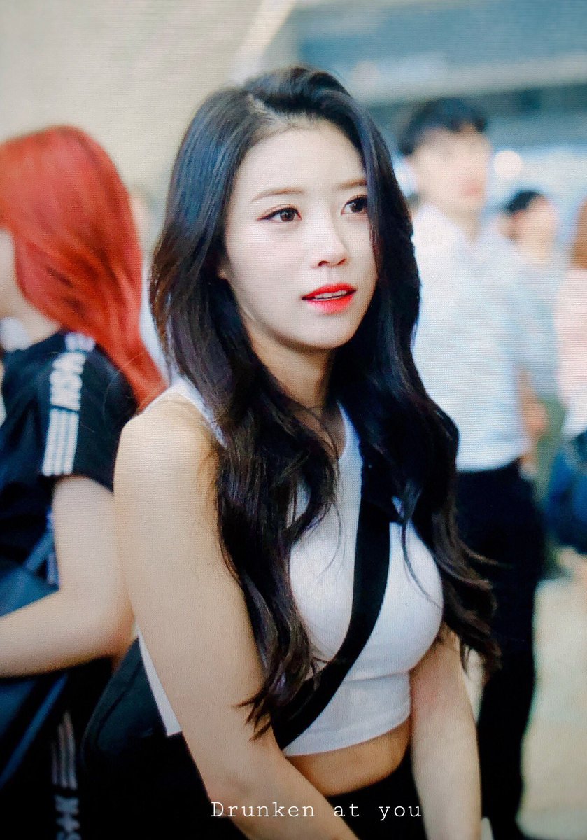 공항 출국길에서 과감한(?) 패션의 러블리즈 미주.jpg | 인스티즈
